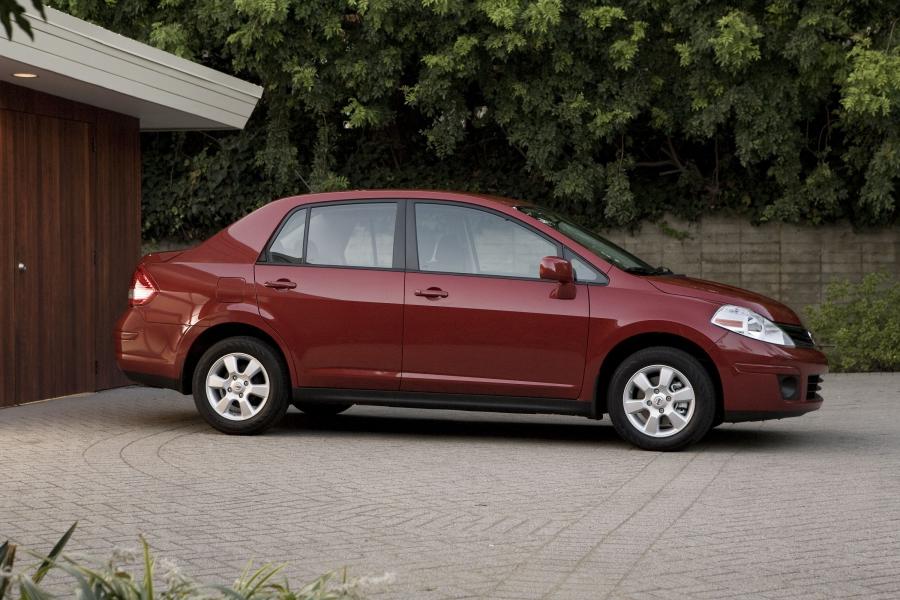  Nissan Versa 2010 года  (фото 31 из 35)